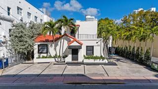 Ground-floor 1924 Art Deco one-bedroom in Mid-Beach free reserved parking one block from the sand - 8
