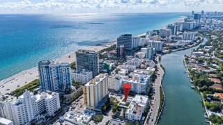 Ground-floor 1924 Art Deco one-bedroom in Mid-Beach free reserved parking one block from the sand - 7
