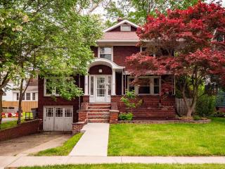 Poker-Bar-Shuffleboard-Firepit-Walkable-Sleeps 10 - 5