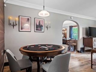 Poker-Bar-Shuffleboard-Firepit-Walkable-Sleeps 10 - 1