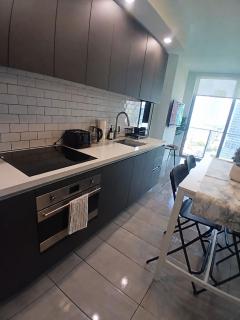 17th floor skyline retreat in Downtown Miami rooftop pool coworking lounge and self check-in - 4