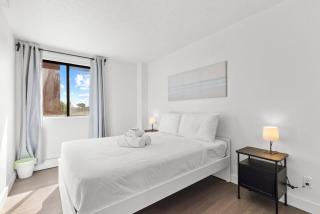 2BR City Retreat, Stampede, BMO & Free Parking - 6