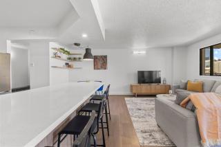 2BR City Retreat, Stampede, BMO & Free Parking - 1