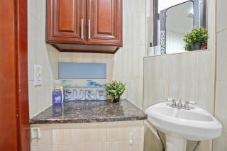 2 Bedroom Stylish Getaway - 4