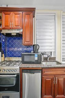 2 Bedroom Stylish Getaway - 3