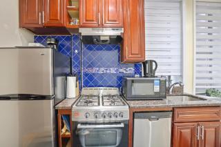 2 Bedroom Stylish Getaway - 2