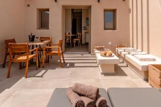 Santorini - Villa - Sleeps 5 - Pool - Parking - 8