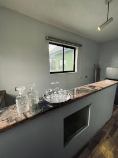 Penthouse - 15 mins from International Airport - 4