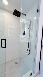 Stunning Fully Renovated Junior One -Bedroom - 6