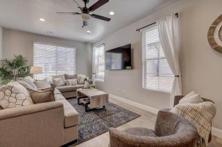 Heated Pool with Slide, Hot Tub, PickleBall - 2PM CheckOut - 7