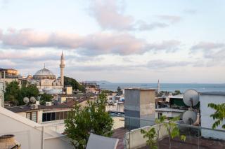 3BR Gem W Sea View Terrace in Historic Peninsula - 3