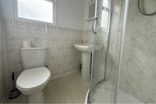 Homely 2-Bed Chalet in Bridlington - Free WiFi - 1