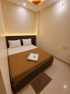 HOTEL GRKK - Near Shri Saibaba Samadhi Temple Shirdi - 6