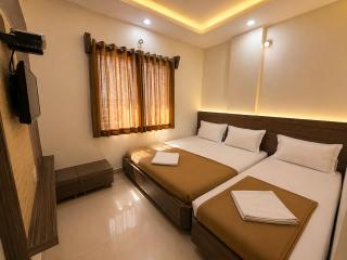 HOTEL GRKK - Near Shri Saibaba Samadhi Temple Shirdi - 4