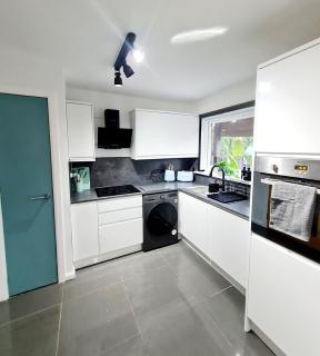 Bright 3BR + Patio - 1