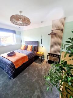 Urban 4BR house - FREE parking - 8