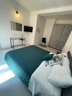 B & B Piazza Angioina - 8