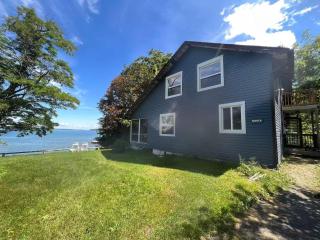 64 Lakefront Cottage Retreat 5BR, Beach & Kayaks - 0