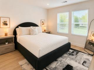 The Rosalee • New 4BR • 10 Min to WMT HQ / Trails - 2