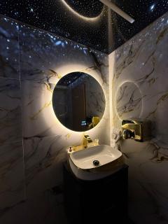 Royal Jacuzzi Apartment - 3