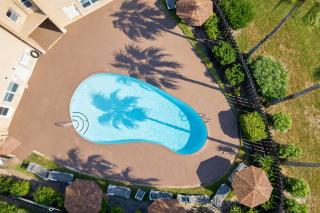 2BR Half Block to Beach Garage Heated Pool - 9