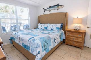 2BR Half Block to Beach Garage Heated Pool - 4