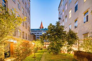 Best Western Plus Celebrity Suites - 7