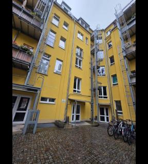 Two sunflower Smallmax Apartment - 2