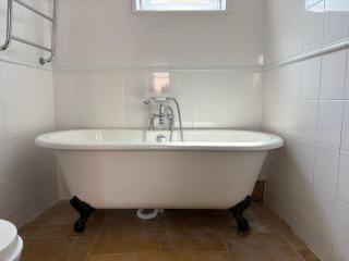 Cosy Courtyard Cottage sleeps 6 with Log Burner, close to Cambridge - 1