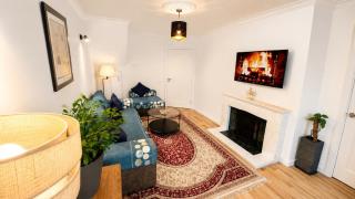 Spacious 4 Bedroom Bungalow with 2 Bathrooms with Garden and Parking in Dublin - 0