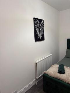 Stylish 3BR House Near Anchorage Lane Field, Free Parking Sleep 7 - 0