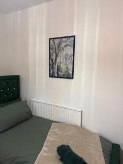 Stylish 3BR House Near Anchorage Lane Field, Free Parking Sleep 7 - 2