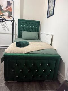 Group-Ready Gem -3BR-Doncaster Station- M18 Links-Parking - Doncaster - 4