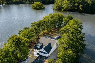 Dock, Game Room! Riverfront Retreat in Seaford - 9