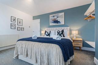 Stylish House - Close to City Centre - Self-Check-In - Free Parking, Work Space, Fast WiFi, Smart TV and Garden by Yoko Property - 5