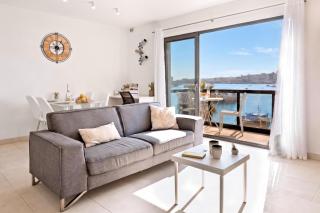 A Sunny Seaview In Central Sliema - Happy Rentals - 9