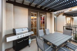 Golden Gem with Views, 86" Smart TVs, Pool & PickleBall - 8