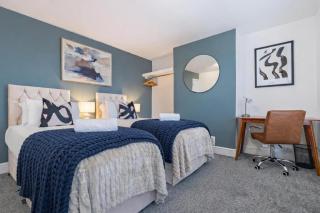 Stylish House - Close to City Centre - Self-Check-In - Free Parking, Work Space, Fast WiFi, Smart TV and Garden by Yoko Property - 8