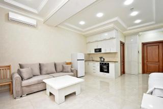 LUXURY PREMIUM Large Studio Apartment By Northern Avenue and Republic Sqaure - SUPERB Top Location! - 0