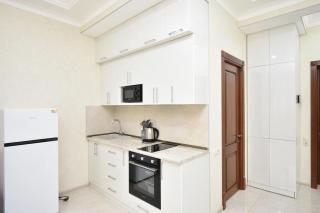 LUXURY PREMIUM Large Studio Apartment By Northern Avenue and Republic Sqaure - SUPERB Top Location! - 4