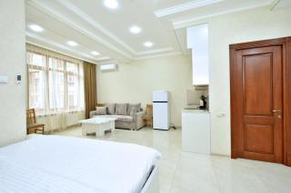 LUXURY PREMIUM Large Studio Apartment By Northern Avenue and Republic Sqaure - SUPERB Top Location! - 3