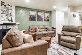 Walkable Condo Near Ski Shuttle & Mammoth Creek! - 6