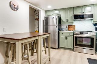 Walkable Condo Near Ski Shuttle & Mammoth Creek! - 2