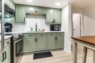 Walkable Condo Near Ski Shuttle & Mammoth Creek! - 1