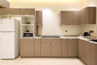 Luxury 3BR Apartment in Al Yasmin Maid Room - 4