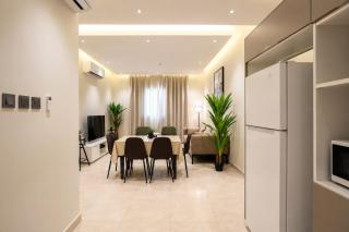 Luxury 3BR Apartment in Al Yasmin Maid Room - 3