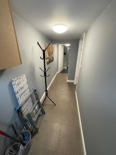 Modern 1BDR Lower Ground Flat in the Town Centre with Parking - 3