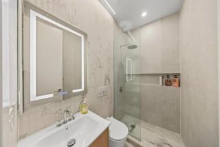 The Cosmo Outstand NYC - Private room at a shared apartment near Times Square - 2