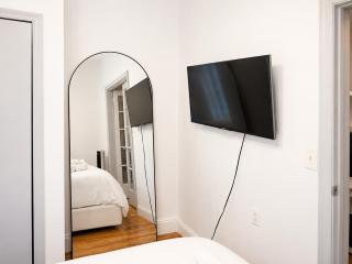 Elegant Upper East Side Studio Retreat Near Central Park and The Met - 3