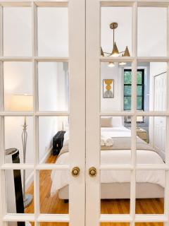 Elegant Upper East Side Studio Retreat Near Central Park and The Met - 8